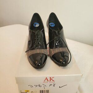 New Anne Klein Black Patent Leather Plaid Lace Up Heels Booties.